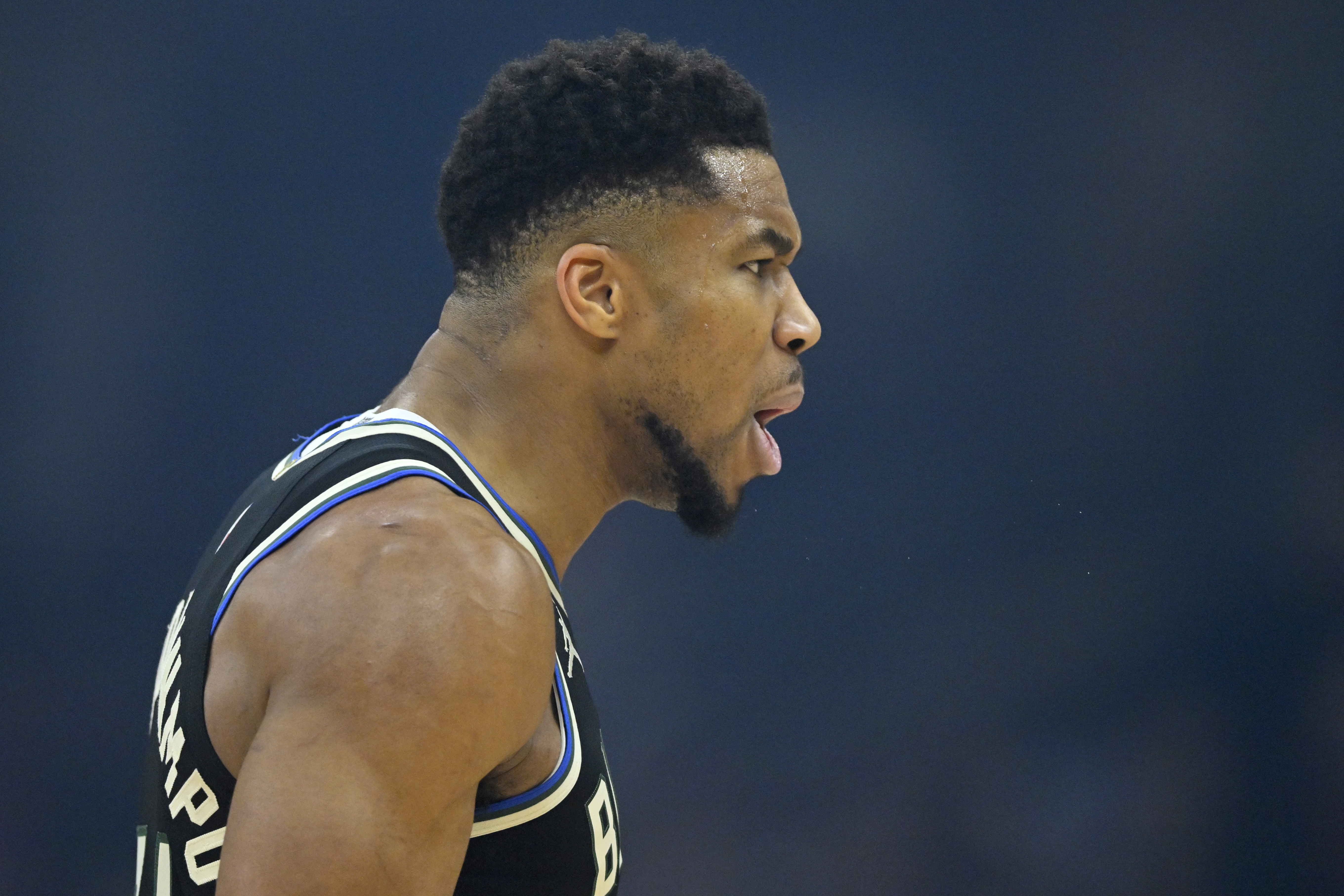 世界杯直播下载-队友都烦了！波蒂斯：希望字母尽快决定 别让乌云一直笼罩着球队