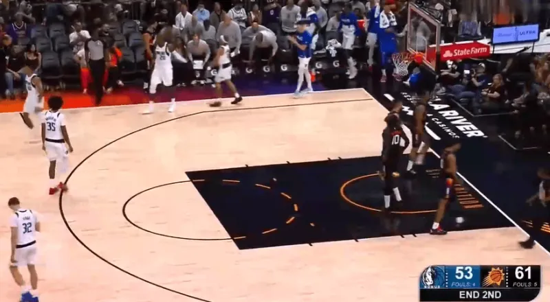 世界杯官方正版-太阳半场61-53领先独行侠，布克19分&amp;amp;弗拉格10中3得到6分